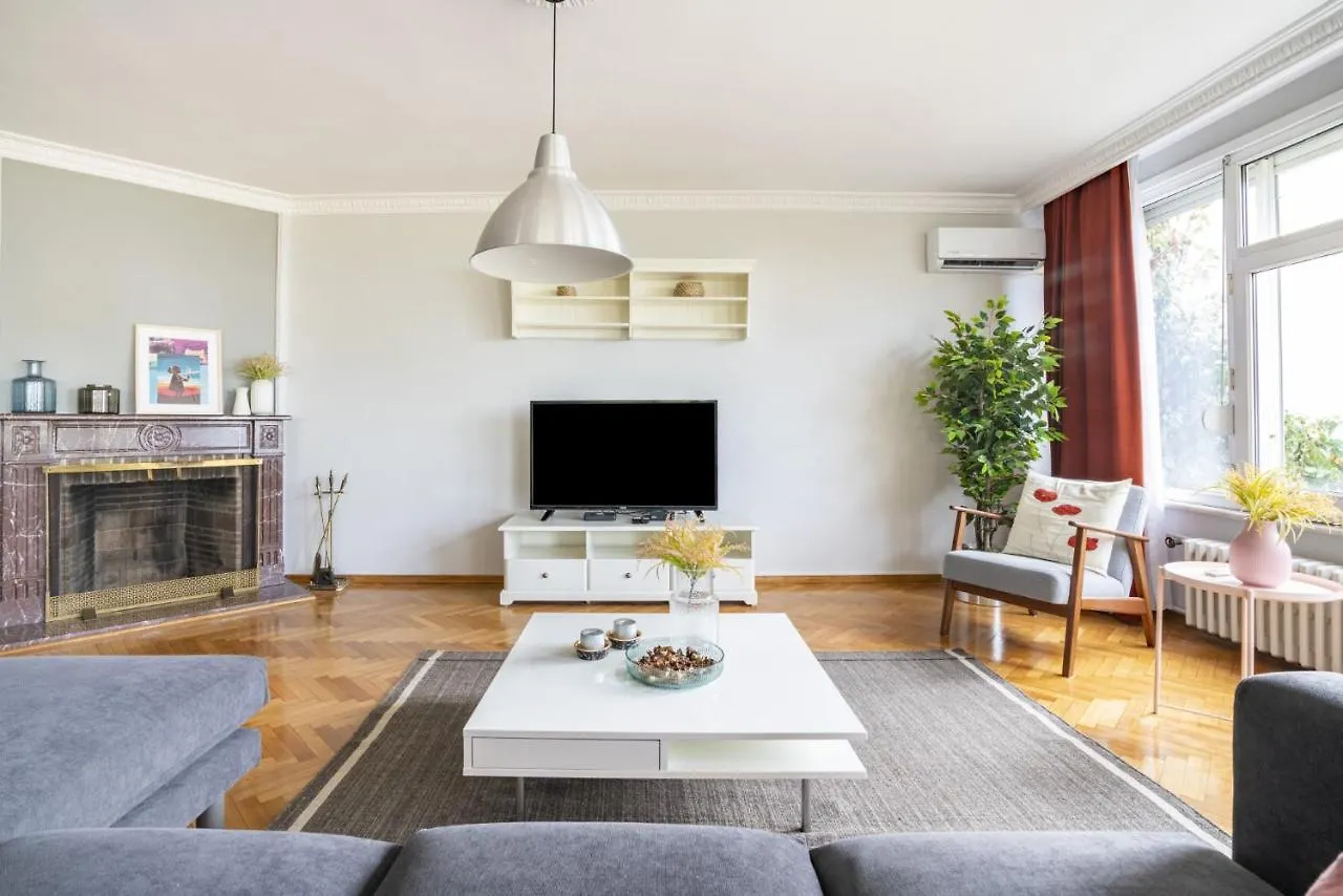 Spacious Flat Near Caddebostan Coast location